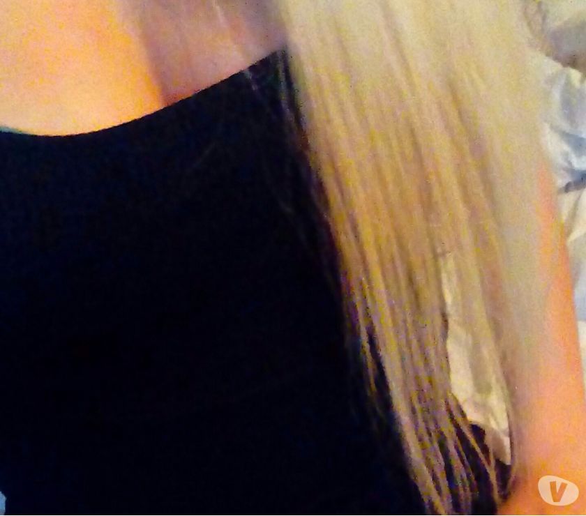 Blonde raffinée et spontanée